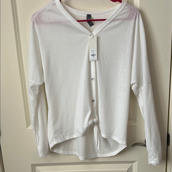 Francesca’s Relaxed Long Sleeve White Top - Picture 1 of 5